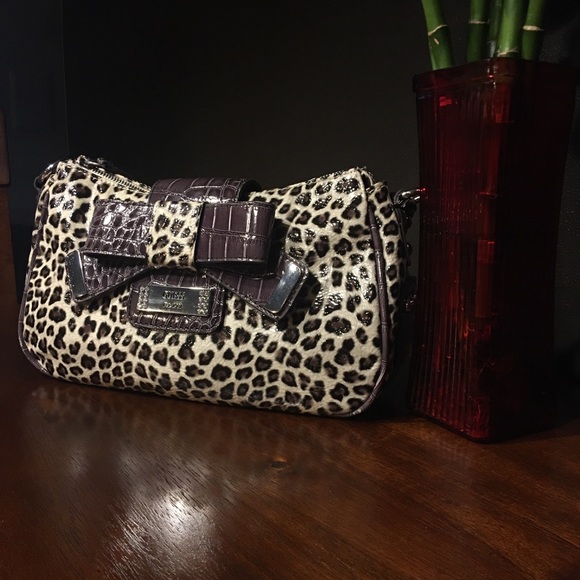 Guess Accessory Set - Picture 2 of 3